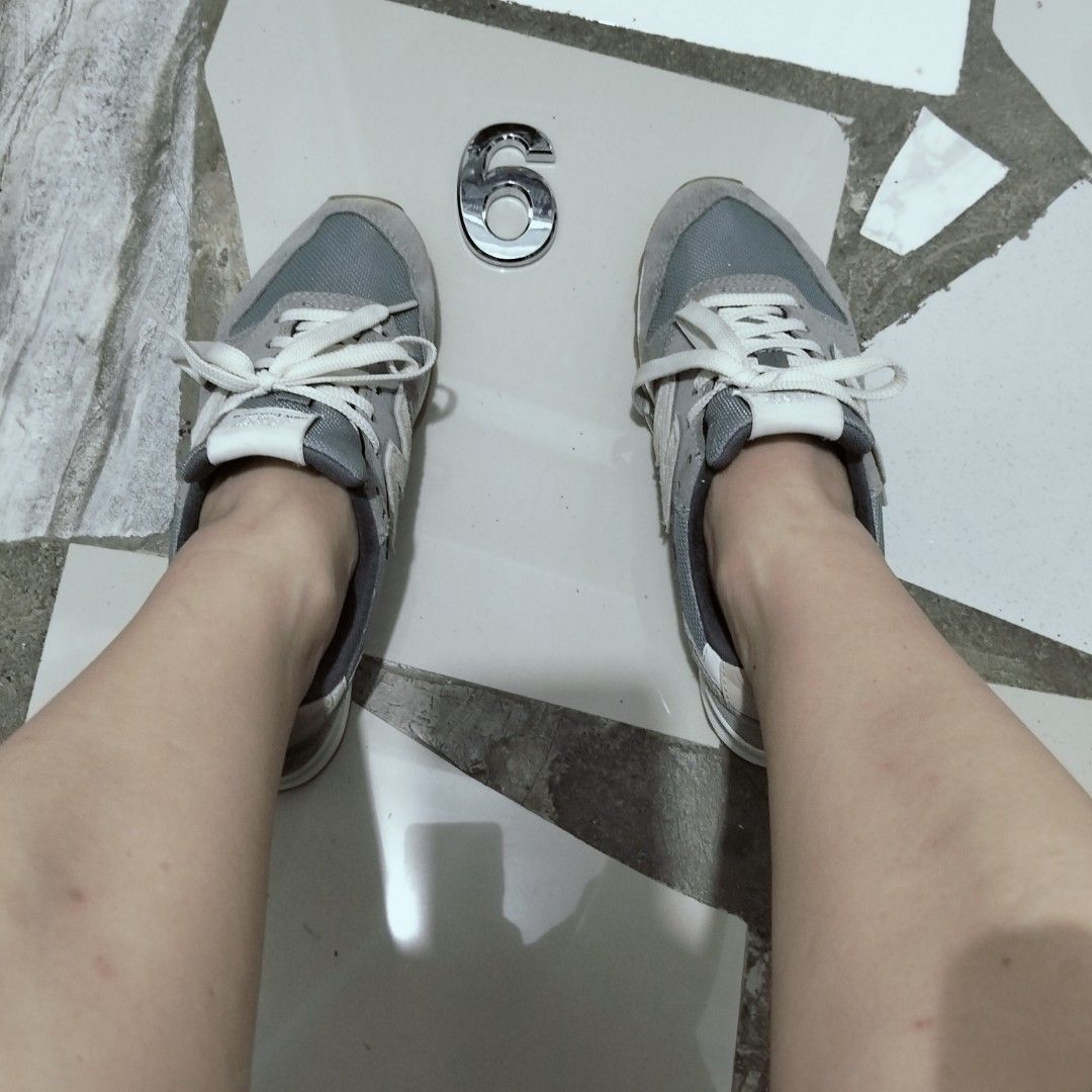 New Balance 996 (Category: Sneakers) located in El Salvador. Submitted by francheskaukayukay (Listing ID 1470359717, Image 2). Description: .