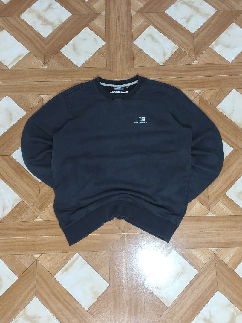 New Balance Black Sweatshirt Crewneck (Category: Coats, Jackets and Outerwear) located in Manila. Submitted by dp.finds (Listing ID 1470501329, Image 1). Description: - Brand: New Balance - Color: Dark Navy / Black - Style: Classic crewneck pullover - Details: Small embroidered logo on chest - Fit: Ribbed cuffs and hem that keep their shape - Vibe: Simple, versatile, and perfect for everyday casual wear.