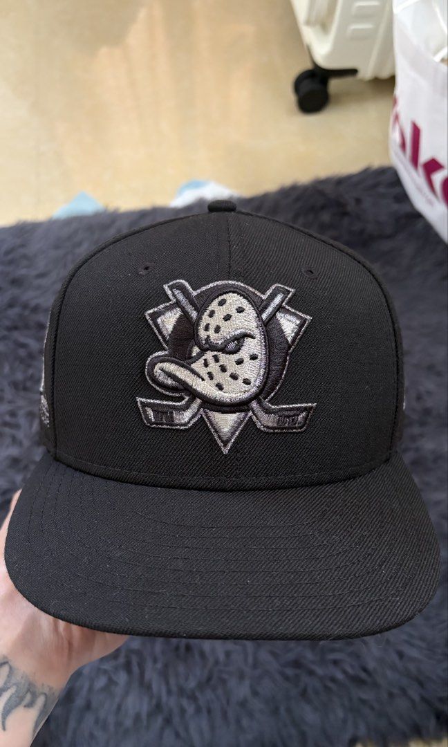New Era 59FIFTY Fitted Hat 7 5/8 “Anaheim Ducks” (Category: Caps & Hats) located in Dagupan City. Submitted by jirogabriels (Listing ID 1469881449, Image 1). Description: 100% AUTHENTIC Good as new.