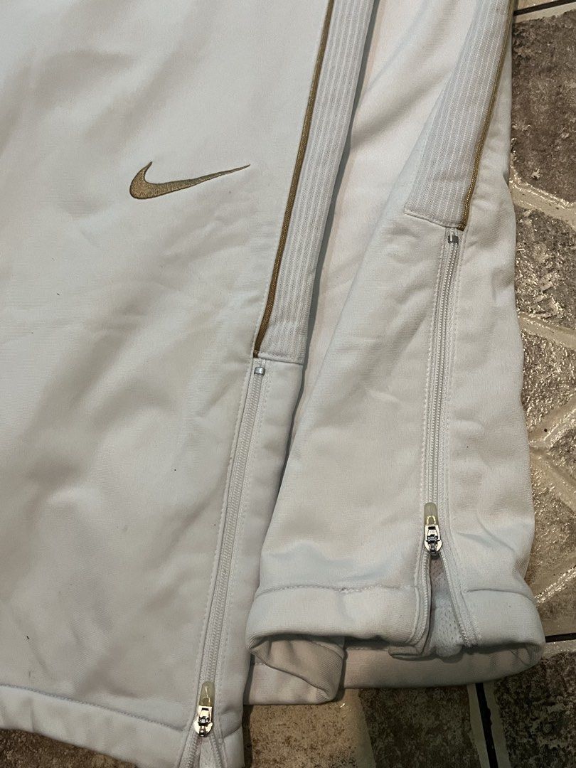 NIKE (Category: Joggers) located in Manila. Submitted by mishichi (Listing ID 1470504978, Image 3). Description: Size 32stretchable Length 38.