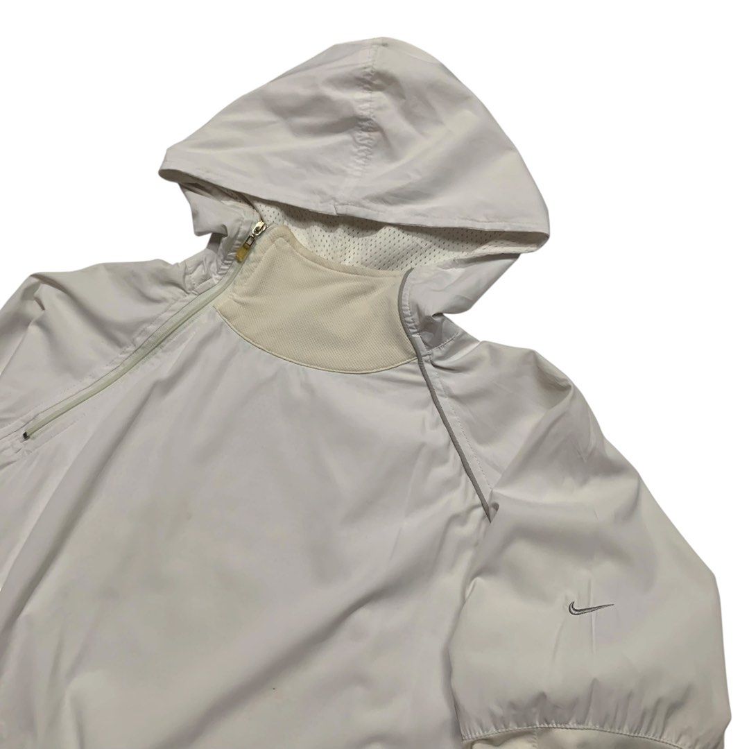 Nike ACG Nylon Jacket (Category: Coats, Jackets and Outerwear) located in Baguio. Submitted by thesecretshop_ph (Listing ID 1470380948, Image 2). Description: Size: Large Lenght: 24” Width: 19” Issue: -.
