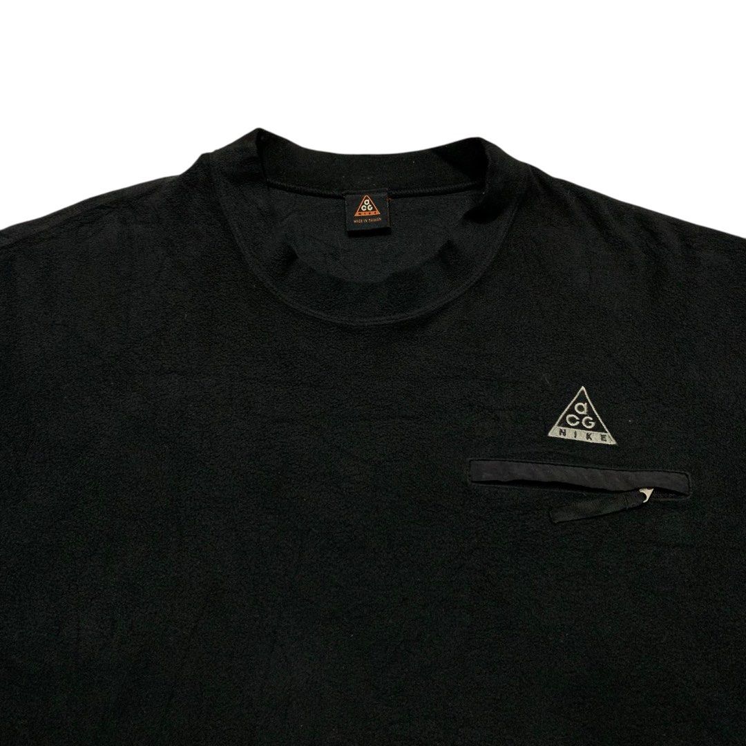 Nike ACG Thermal-Fit Softfleece Pullover Sweater (Category: Coats, Jackets and Outerwear) located in Baguio. Submitted by thesecretshop_ph (Listing ID 1470385933, Image 3). Description: Size: Large Lenght: 27” Width: 26” Issue: Signs Of Usage Due to Age.