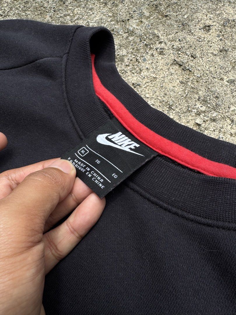 Nike Air Crew Sweatshirt Mens (Category: Coats, Jackets and Outerwear) located in Malaybalay. Submitted by ozwehfinds (Listing ID 1470420623, Image 3). Description: 24x26 Boxy type No issue Color rate: 9.5/10.