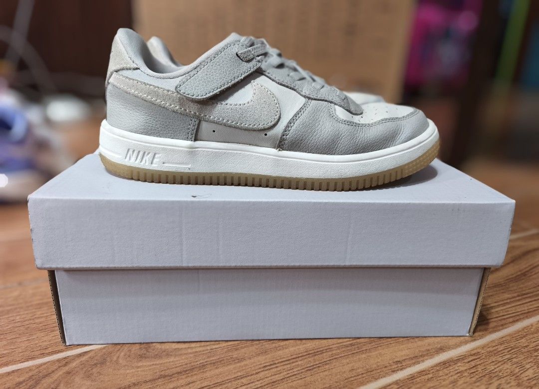 NIKE Air Force 1 Low EasyOn LV8 5 size 2Y (PS) (Category: Sneakers) located in Antipolo. Submitted by janernest92368 (Listing ID 1470366314, Image 1). Description: - Size 2Y (PS) - comes with a box Issue: - needs to be washed or cleaned especially the suede fabric - yellowish icy sole.