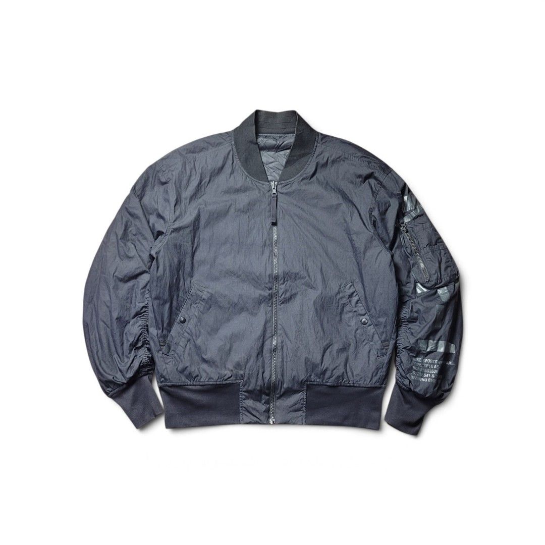 NIKE AIR FORCE 1 REVERSIBLE WOVEN BOMBER JACKET (Category: Hoodies) located in Manila. Submitted by 7100treasure.co (Listing ID 1470511800, Image 1). Description: NIKE AIR FORCE 1 REVERSIBLE WOVEN BOMBER JACKET • Tag Size: Medium (M) • Measurements: 21" Width (Pit-to-Pit) x 26" 📍 Location: Mindanao 🚚 Shipping: J&T Express Nationwide 💳 Payment: GCash (Payment First) 📩 PM TO MINE! 🔥.
