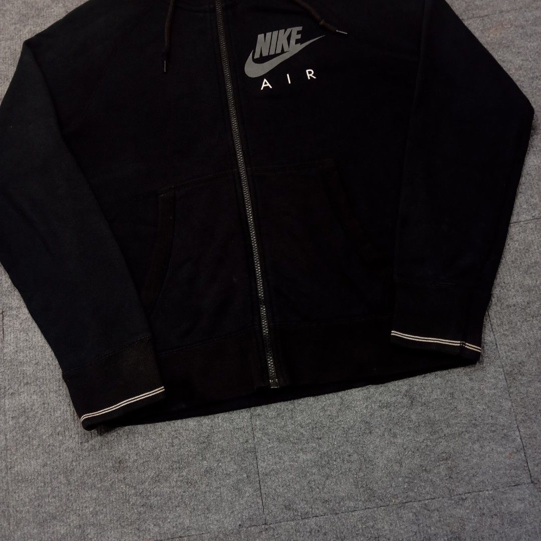 Nike Air Full Zip Hoodie (Category: Coats, Jackets and Outerwear) located in Taguig. Submitted by sito. (Listing ID 1470403082, Image 2). Description: For sale! 📣 Nike Air Full Zip Hoodie Specs and measurements: • Size Small • Length 26 inches • Width 19 inches Condition Details: • Excellent Condition • No issue • Color rate: 10/10 • Overall Condition: 10/10 Price: ~ ₱506 Transaction Details: Location: Upper Bicutan, Taguig City, Metro Manila, 1