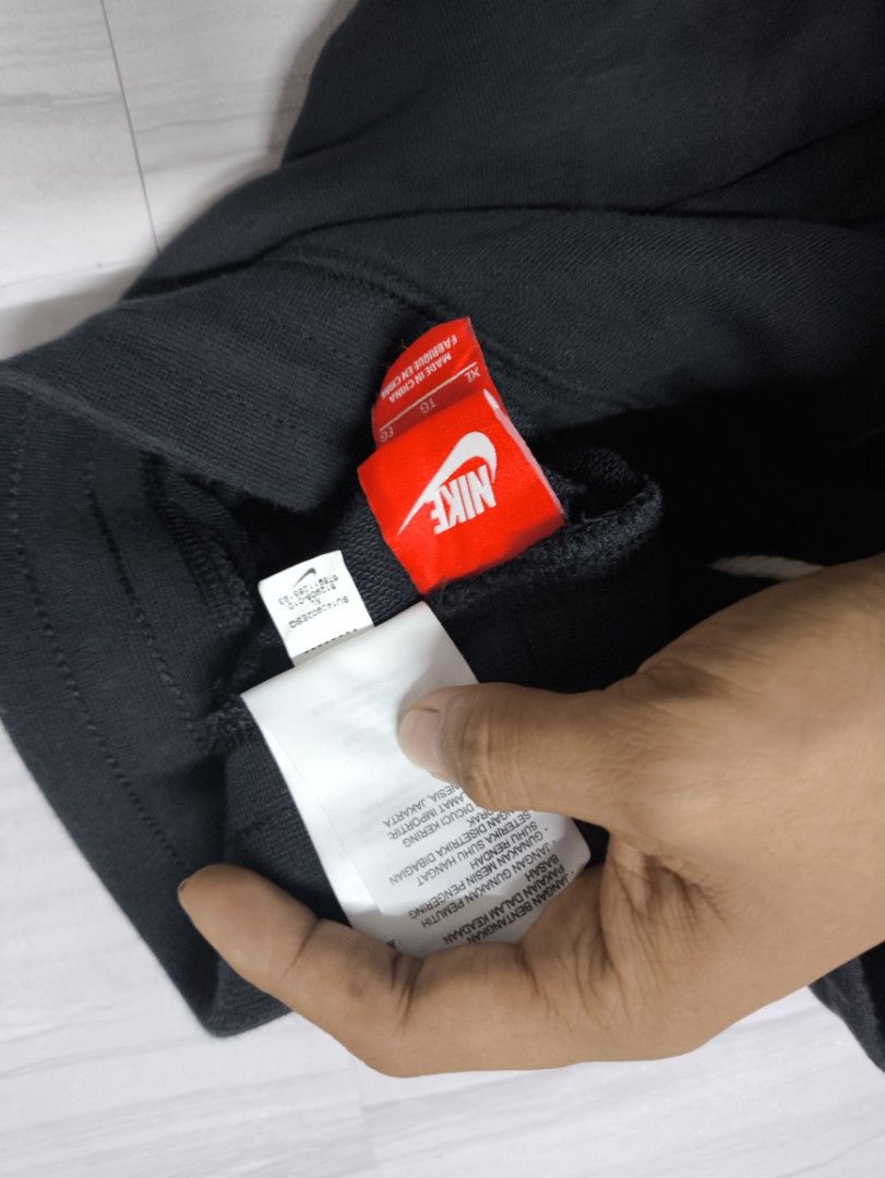 NIKE ALUMNI (Category: Shorts) located in Lupon. Submitted by thriftnikent (Listing ID 1470401918, Image 3). Description: .