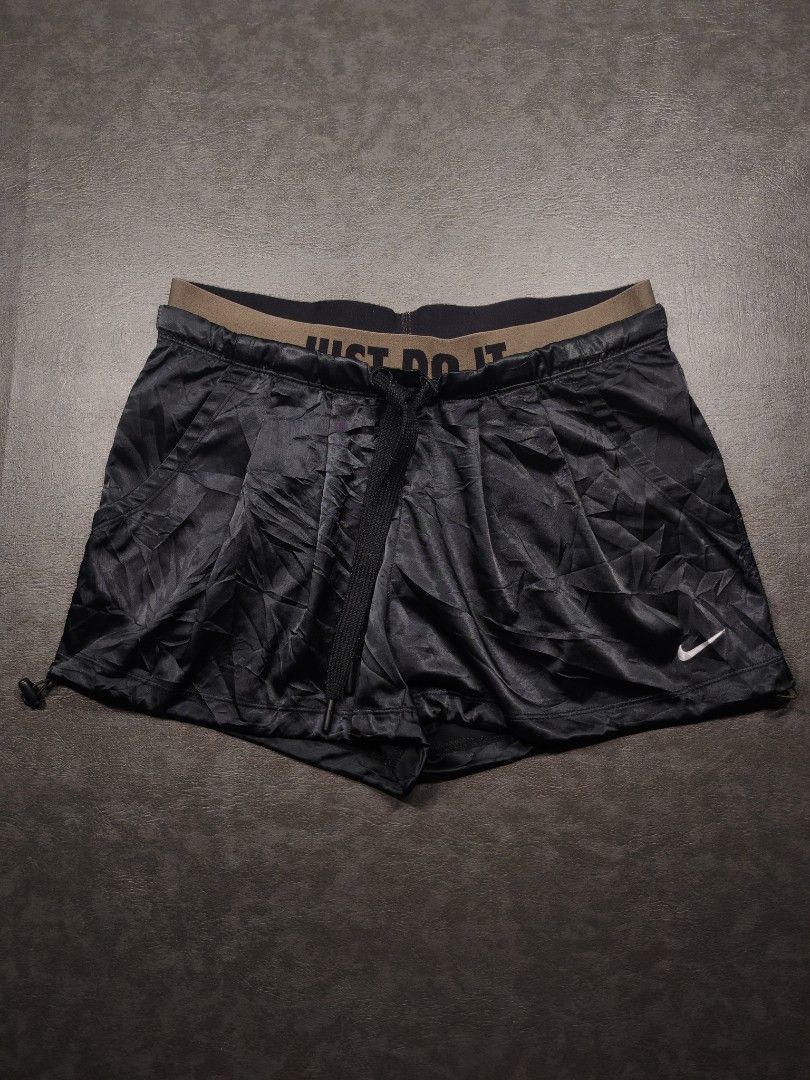 Nike Athletic Training Shorts (Category: Shorts) located in Kalibo. Submitted by relivethearchives (Listing ID 1470420209, Image 1). Description: Nike Athletic Training Shorts in Excellent Condition Size Small on tag DIMES Waist: 28 stretch up to 33 Length: 13 📍 Need Wash.