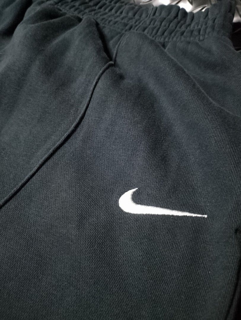 Nike Baggy Sweatpants Jogger (Category: Joggers) located in Baguio. Submitted by bado.feels (Listing ID 1470477253, Image 2). Description: Excellent condition Size 30-40 Length 37 Thigh 13 Leg opening 5 650+sf.