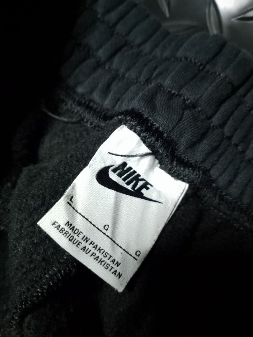 Nike Baggy Sweatpants Jogger (Category: Joggers) located in Baguio. Submitted by bado.feels (Listing ID 1470477253, Image 3). Description: Excellent condition Size 30-40 Length 37 Thigh 13 Leg opening 5 650+sf.