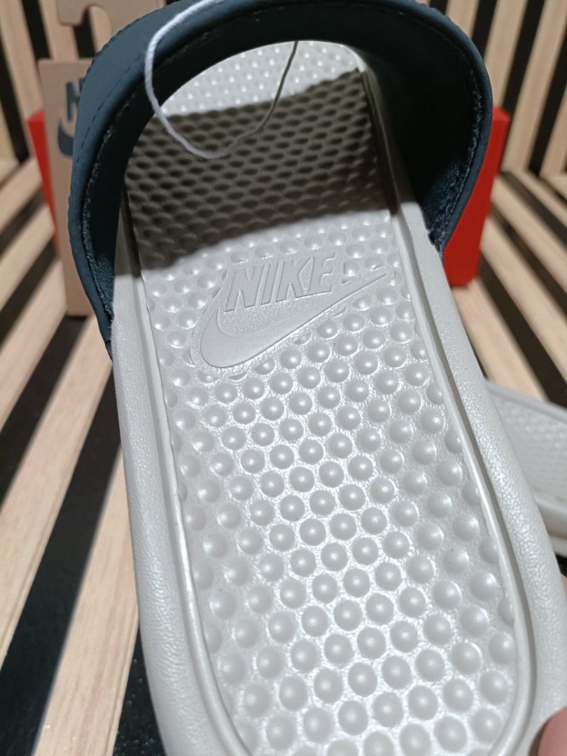 Nike Benassi JDI (string) (Category: Slippers & Slides) located in Manila. Submitted by supermat (Listing ID 1470401478, Image 3). Description: BRAND NEW 200% LEGIT BELOW SRP Size 7 8 9 10 11 12.
