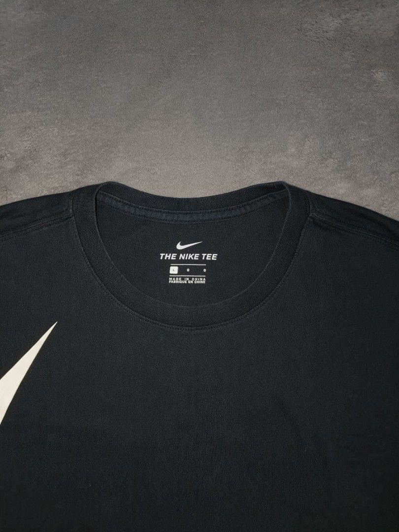 NIKE BIG SWOOSH (Category: Formal Shirts) located in Butuan. Submitted by miltonpulido (Listing ID 1470457850, Image 3). Description: Dimes: 20.5/27 M-L color rate: 9.5/10 no issue.