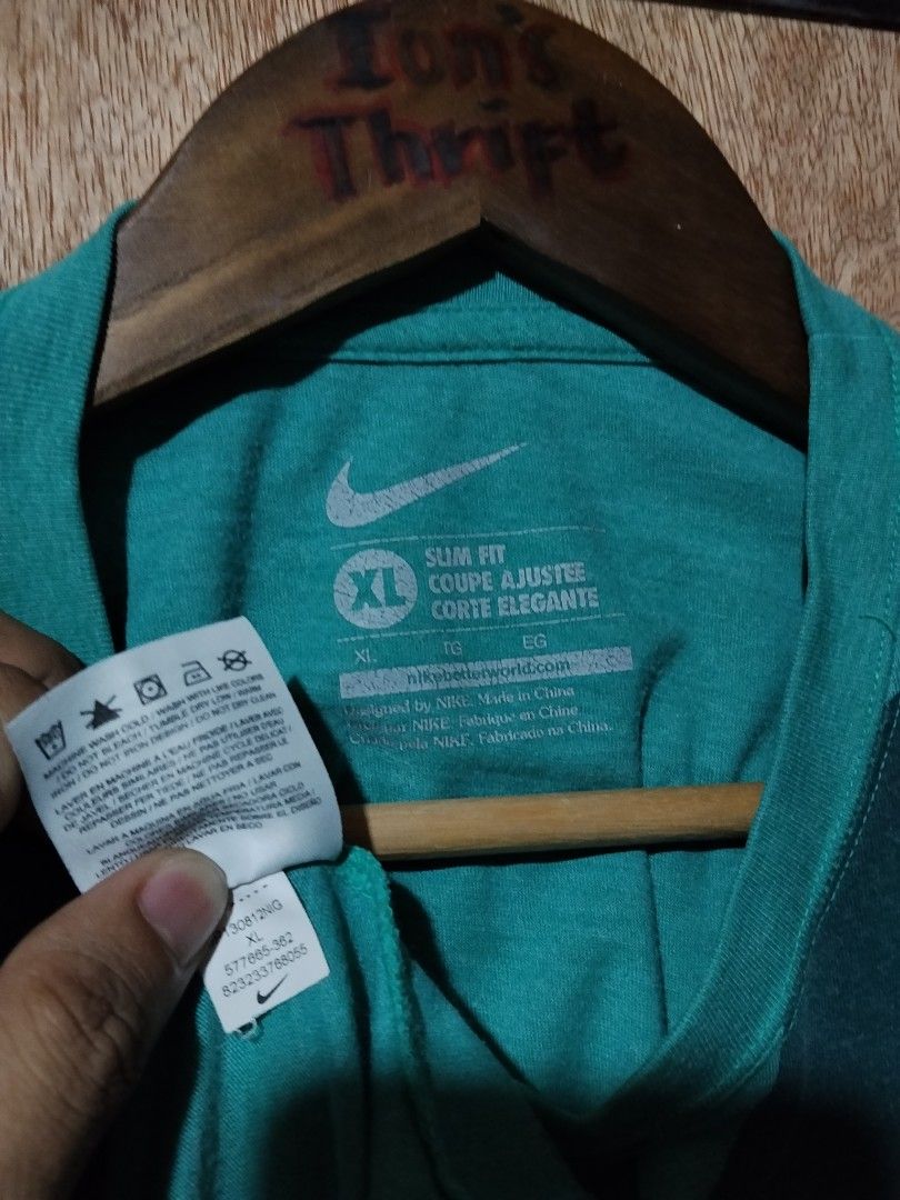 NIKE BIG SWOOSH LOGO TSHIRT (Category: Activewear) located in Kalibo. Submitted by ionsthrift (Listing ID 1470536929, Image 3). Description: 📌Ugaliing mag basa palagi, pra iwas tanong o aberya. 📌Wag na mag offer kng hndi nman kayang panindigan or bibilhin. Dahil once na nag offer ka dpat sure ka. 📌Please, manage your expectation nlng, halos lahat po ng items ay galing ukay, denedeclare ko nman pag my issue, pro pasensya na pag meron akong di n