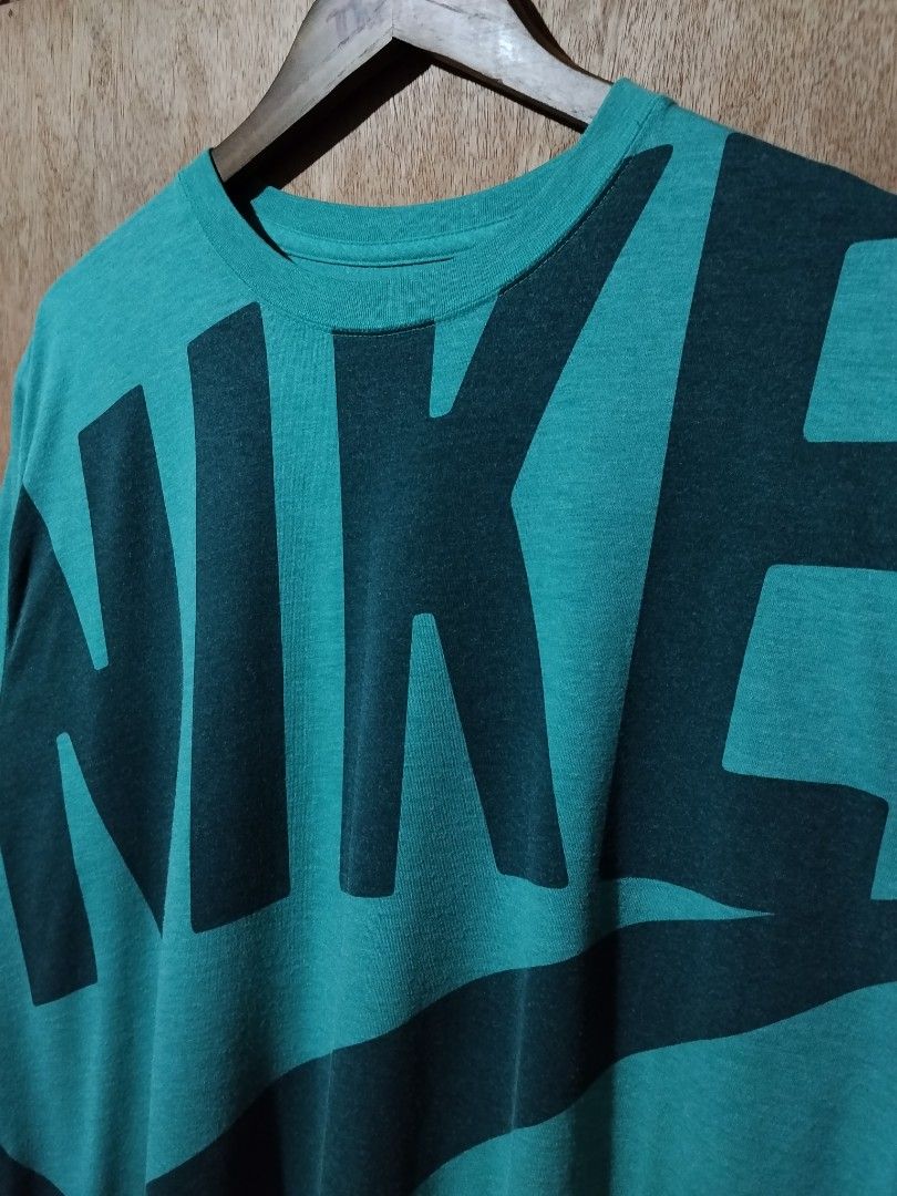 NIKE BIG SWOOSH LOGO TSHIRT (Category: Activewear) located in Kalibo. Submitted by ionsthrift (Listing ID 1470536929, Image 2). Description: 📌Ugaliing mag basa palagi, pra iwas tanong o aberya. 📌Wag na mag offer kng hndi nman kayang panindigan or bibilhin. Dahil once na nag offer ka dpat sure ka. 📌Please, manage your expectation nlng, halos lahat po ng items ay galing ukay, denedeclare ko nman pag my issue, pro pasensya na pag meron akong di n