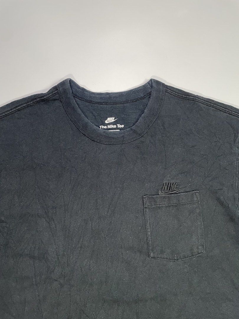 Nike Black Minimalist Shirt (Category: Activewear) located in Dasmarinas. Submitted by just_find_castleton (Listing ID 1470388998, Image 2). Description: Nike Black Minimalist Shirt Size: L Dimensions: Width - 19 Length - 26 Condition - 8.5/10 -Check pics -Slight Good fade -Flakers/Bogus will be posted -Add sf -This is thrift item please manage your expectations.