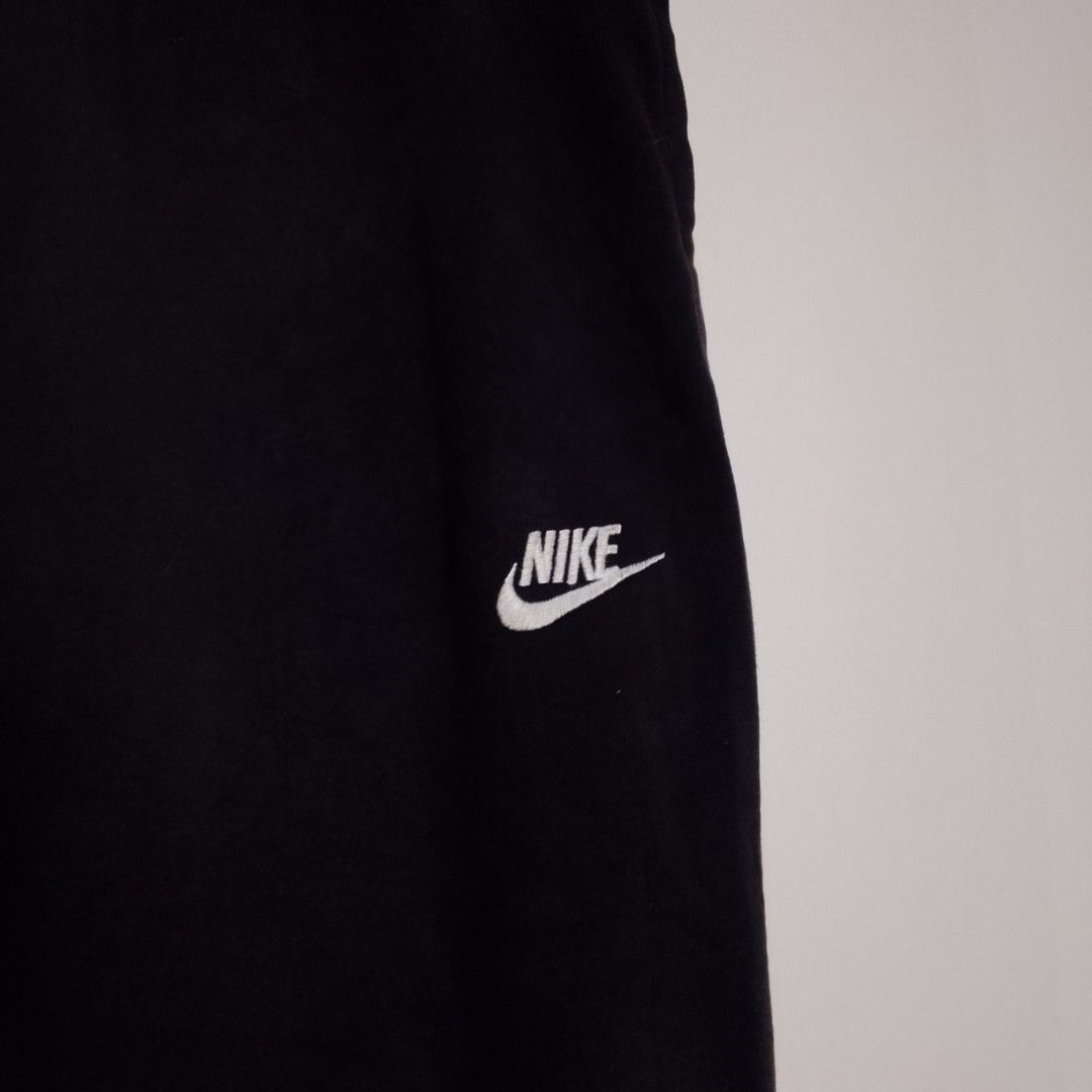 Nike Black Sweatpants Size L (Category: Joggers) located in Manila. Submitted by moisky18 (Listing ID 1470522565, Image 3). Description: - Brand: Nike - Color: Black - Size: L - Material: Comfortable cotton and polyester blend - Details: Small embroidered white Nike logo near the pocket, elastic waistband - Style Code: BV2714-010 - Condition/Use: Simple and easy daily wear piece.
