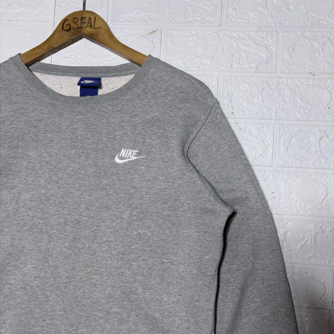 Nike Club Fleece Sweater (Category: Hoodies) located in Palompon. Submitted by paulrojas13 (Listing ID 1470545444, Image 2). Description: Size: S on tag Dimensions: 21 x 26 Condition: Excellent Color Rate: 9.8/10 Issue: None .