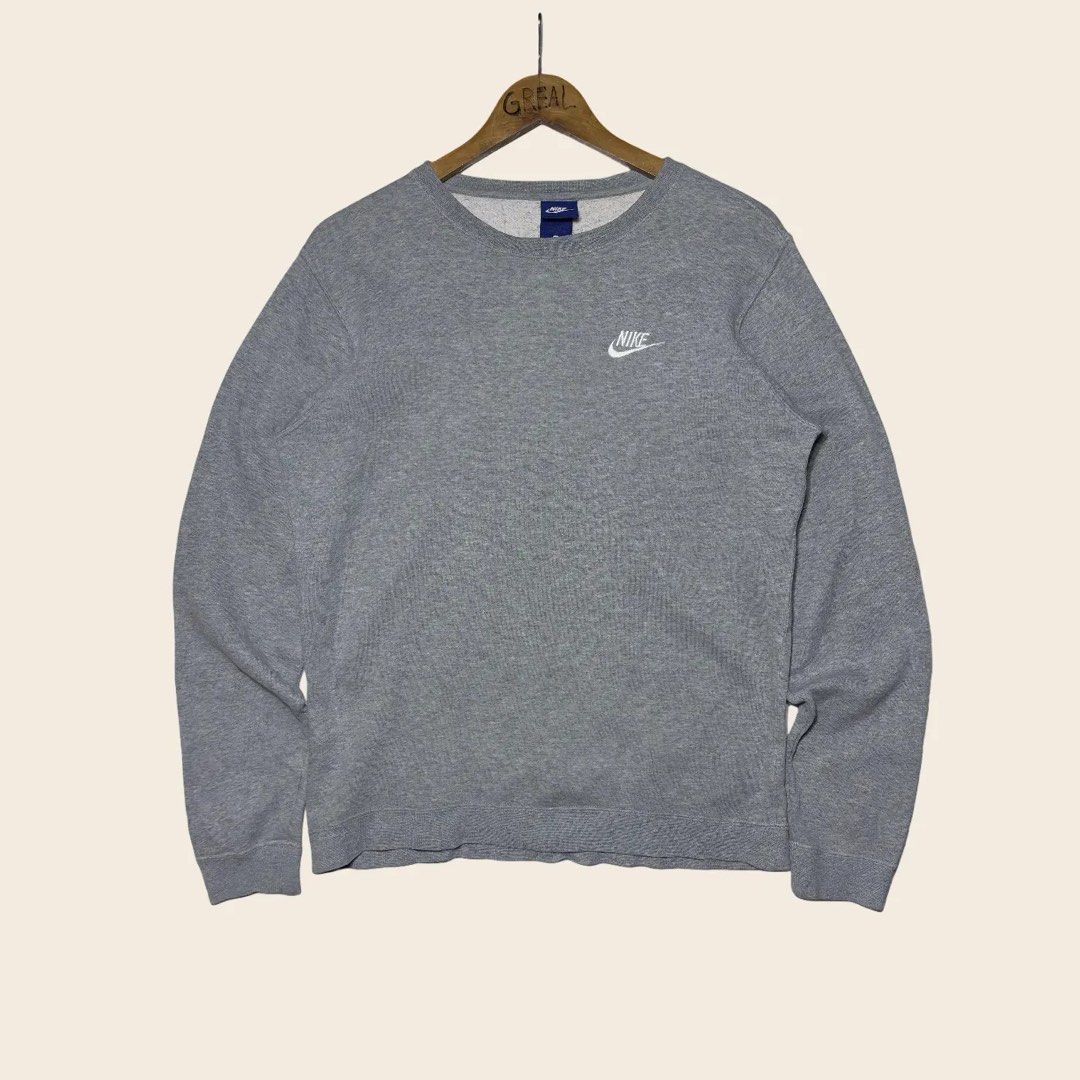 Nike Club Fleece Sweater (Category: Hoodies) located in Palompon. Submitted by paulrojas13 (Listing ID 1470545444, Image 1). Description: Size: S on tag Dimensions: 21 x 26 Condition: Excellent Color Rate: 9.8/10 Issue: None .