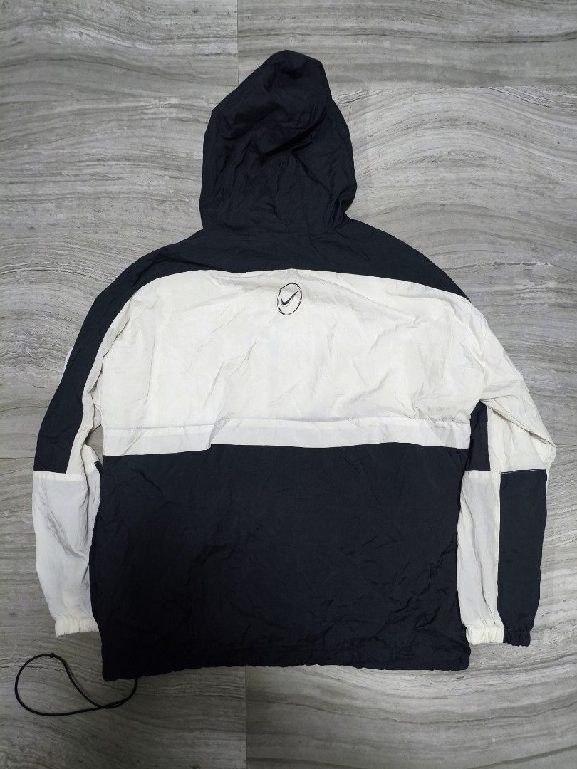 Nike color blocking windbreaker (Category: Coats, Jackets and Outerwear) located in Puerto Princesa. Submitted by lotsstuff (Listing ID 1470463417, Image 3). Description: Size large men excellent condition price 999+sf.