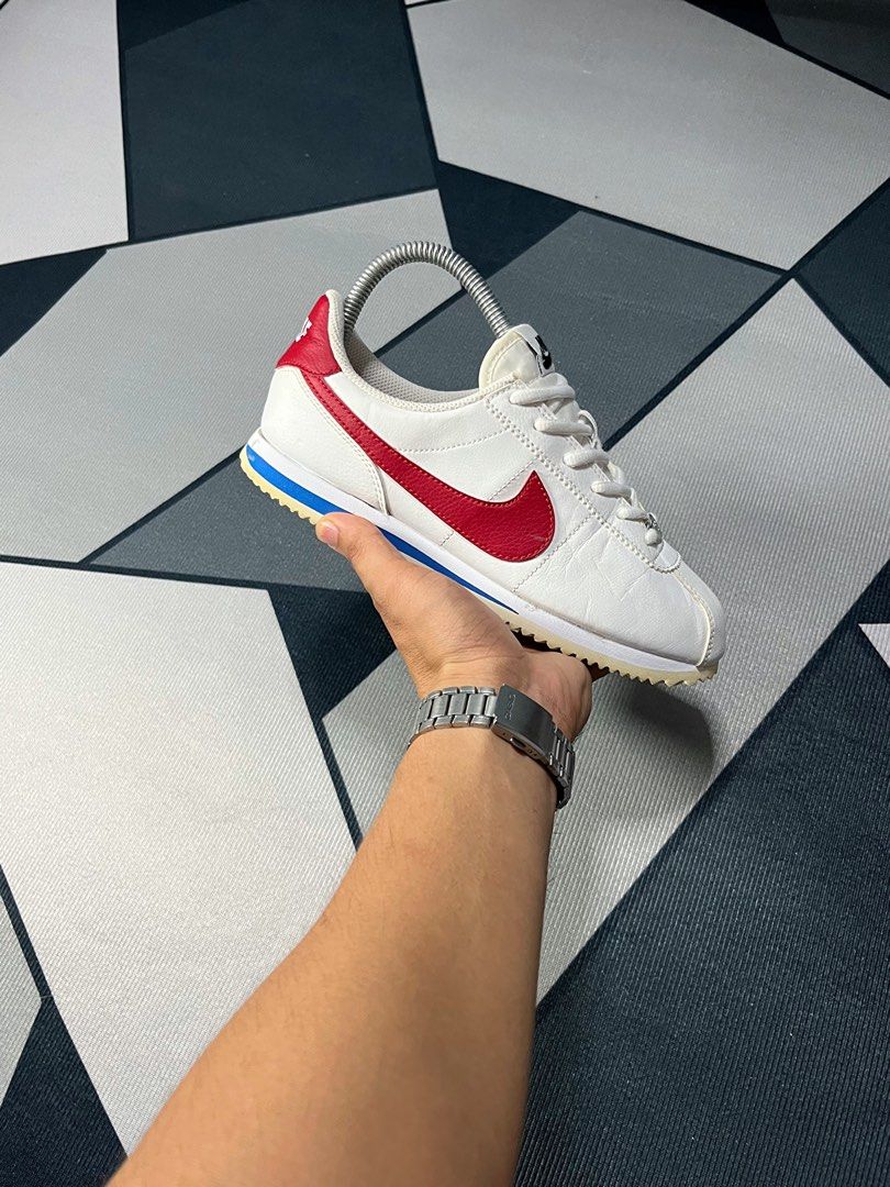 Nike Cortez Forrest Gump (Category: Sneakers) located in Butuan. Submitted by jacobfrost (Listing ID 1470449915, Image 1). Description: 5 us 37.5 eur 23.5 cm Excellent condition minor sign of usage 1250 Shipping nationwide.