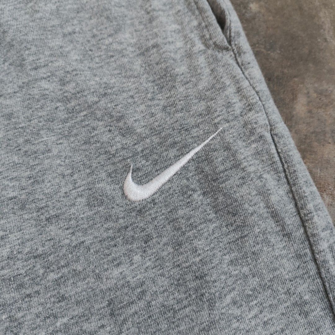 Nike Cotton Shorts (Category: Shorts) located in Rosales. Submitted by kudoscache (Listing ID 1470434534, Image 2). Description: - Brand: Nike - Waist: 28-36 | Length: 19 - Color: Gray / Grey - slightly nego payment: maribank / gotyme courier: J&T.