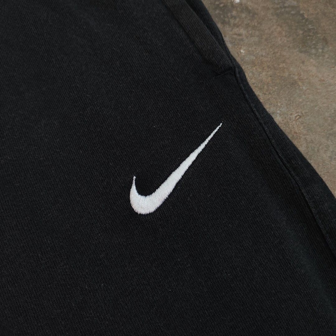Nike Cotton Shorts (Category: Shorts) located in Rosales. Submitted by kudoscache (Listing ID 1470435959, Image 2). Description: - Brand: Nike - Waist: 29-36 | Length: 18.5 - Color: Black - slightly nego payment: maribank / gotyme courier: J&T.