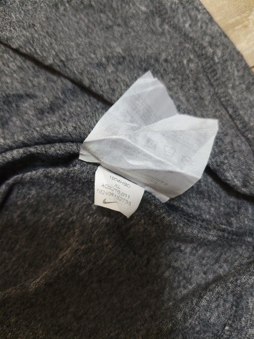Nike dri fit running shirt (Category: Shirts) located in Siniloan. Submitted by talktotheroses (Listing ID 1470481422, Image 3). Description: like new no issue.