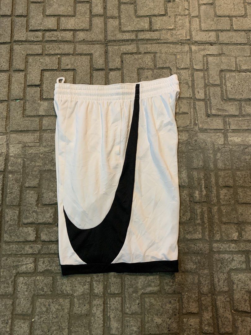 NIKE DRIFIT (Category: Activewear) located in Carmen. Submitted by bensbai (Listing ID 1470458451, Image 1). Description: - Premium quality material built to last - Sleek and modern design suitable for daily use - Excellent overall condition - Easy to maintain and clean - Dimes 30-34x20.