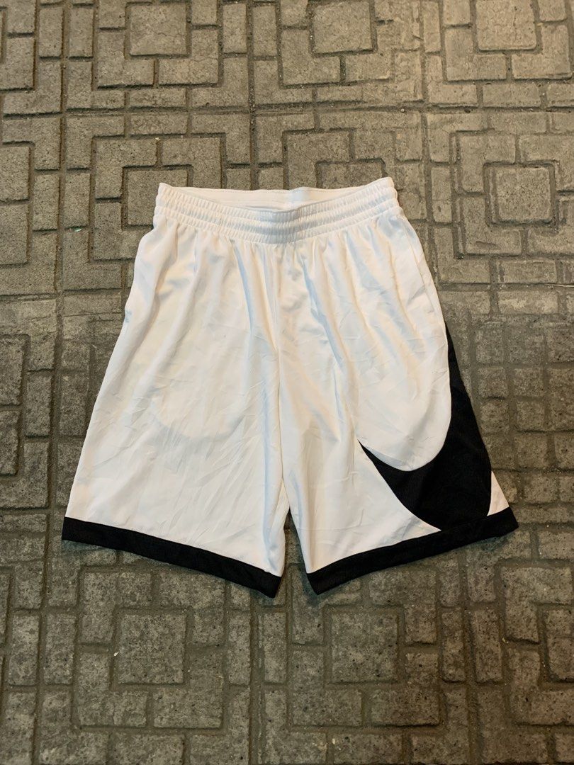 NIKE DRIFIT (Category: Activewear) located in Carmen. Submitted by bensbai (Listing ID 1470458451, Image 2). Description: - Premium quality material built to last - Sleek and modern design suitable for daily use - Excellent overall condition - Easy to maintain and clean - Dimes 30-34x20.