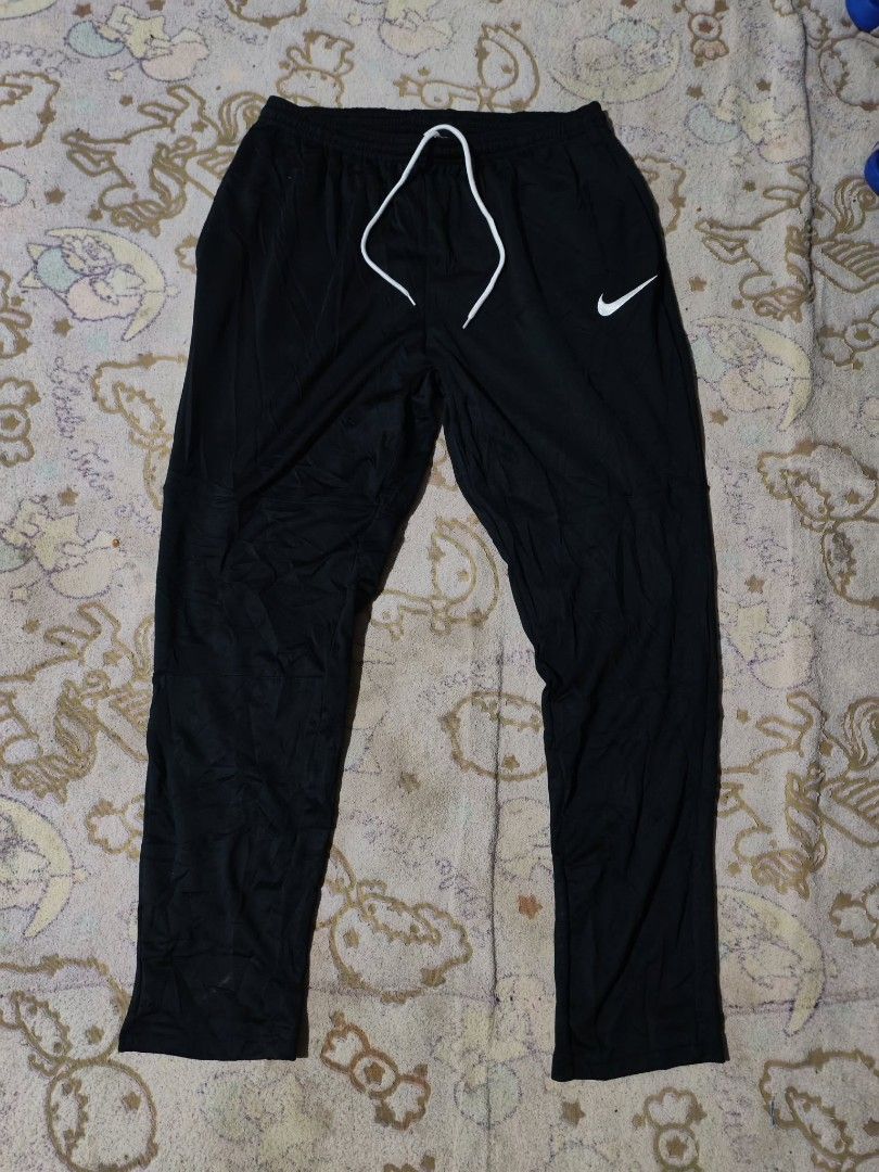 Nike Dri-FIT Black Sweatpants Size L (Category: Joggers) located in Sipalay. Submitted by boldowl.e4f283 (Listing ID 1470488019, Image 1). Description: - Brand: Nike - Item: Dri-FIT Training Pants - Color: Solid Black - Size: L (Tag printed inside) - Origin: Made in Thailand - Features: White drawstring waist, classic swoosh logo on left leg, lightweight fabric, and comfortable elastic waistband - Condition/Use: Great for workouts or daily casual