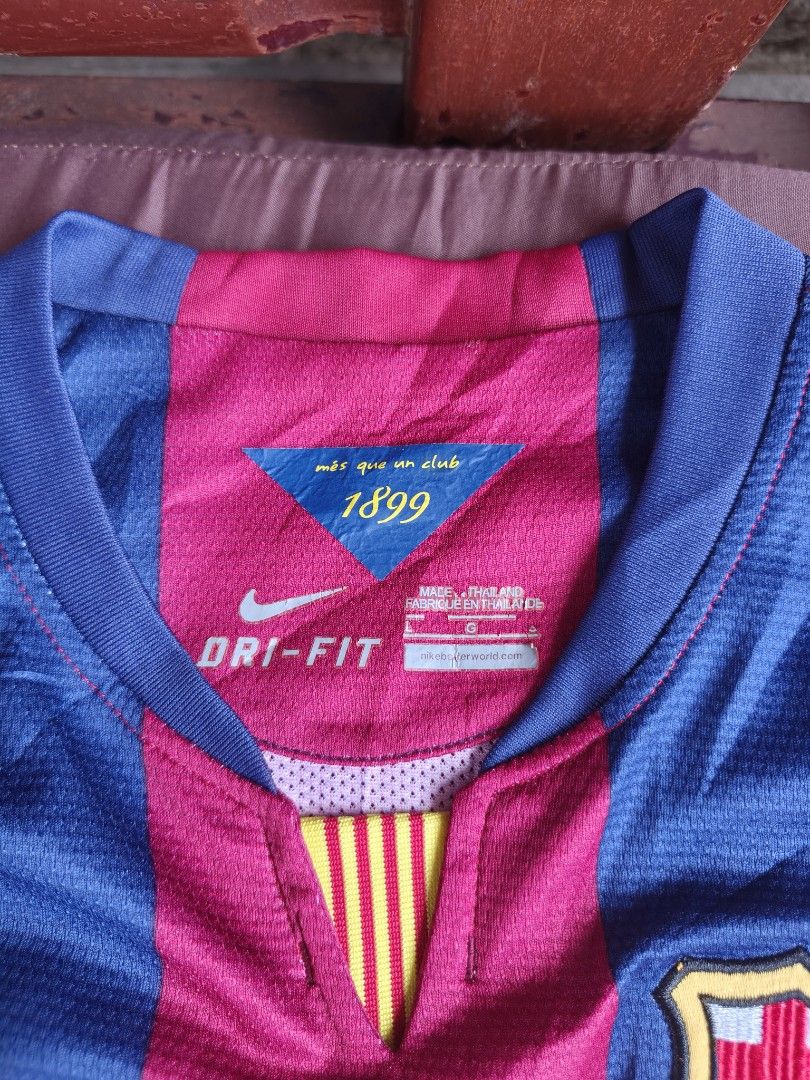 Nike FCB NEYMAR JR (Category: Formal Shirts) located in Butuan. Submitted by miltonpulido (Listing ID 1470458299, Image 3). Description: Dimes: 20/28 M-L with minimal foldnlines on print still on good condition.