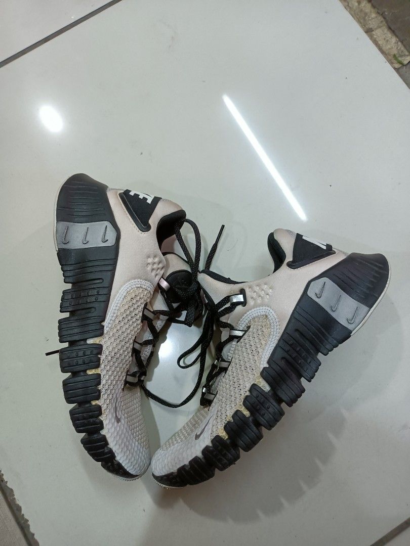 Nike Free Metcon 4 Premium White Black Silver (Category: Sneakers) located in Manila. Submitted by pnjdianne25879 (Listing ID 1470453247, Image 2). Description: Check pic for size & more details Not budget meal. In good condition - Brand: Nike - Model: Free Metcon 4 Training Shoes - Colorway: White, Black, and Silver - Style Code: DQ478-100 - Size: Women's US 7 / EUR 38 / UK 4.5 - Condition: Noticeable wear on mesh upper and soles, plus minor yel