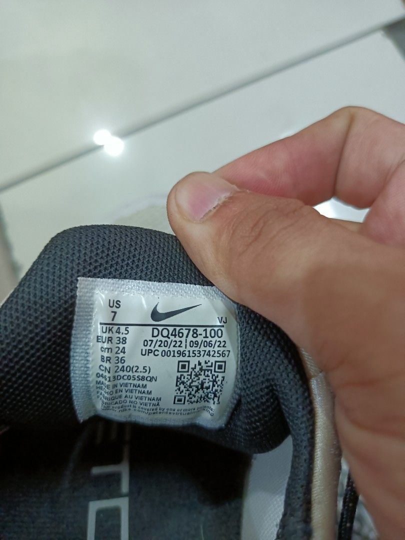 Nike Free Metcon 4 Premium White Black Silver (Category: Sneakers) located in Manila. Submitted by pnjdianne25879 (Listing ID 1470453247, Image 3). Description: Check pic for size & more details Not budget meal. In good condition - Brand: Nike - Model: Free Metcon 4 Training Shoes - Colorway: White, Black, and Silver - Style Code: DQ478-100 - Size: Women's US 7 / EUR 38 / UK 4.5 - Condition: Noticeable wear on mesh upper and soles, plus minor yel