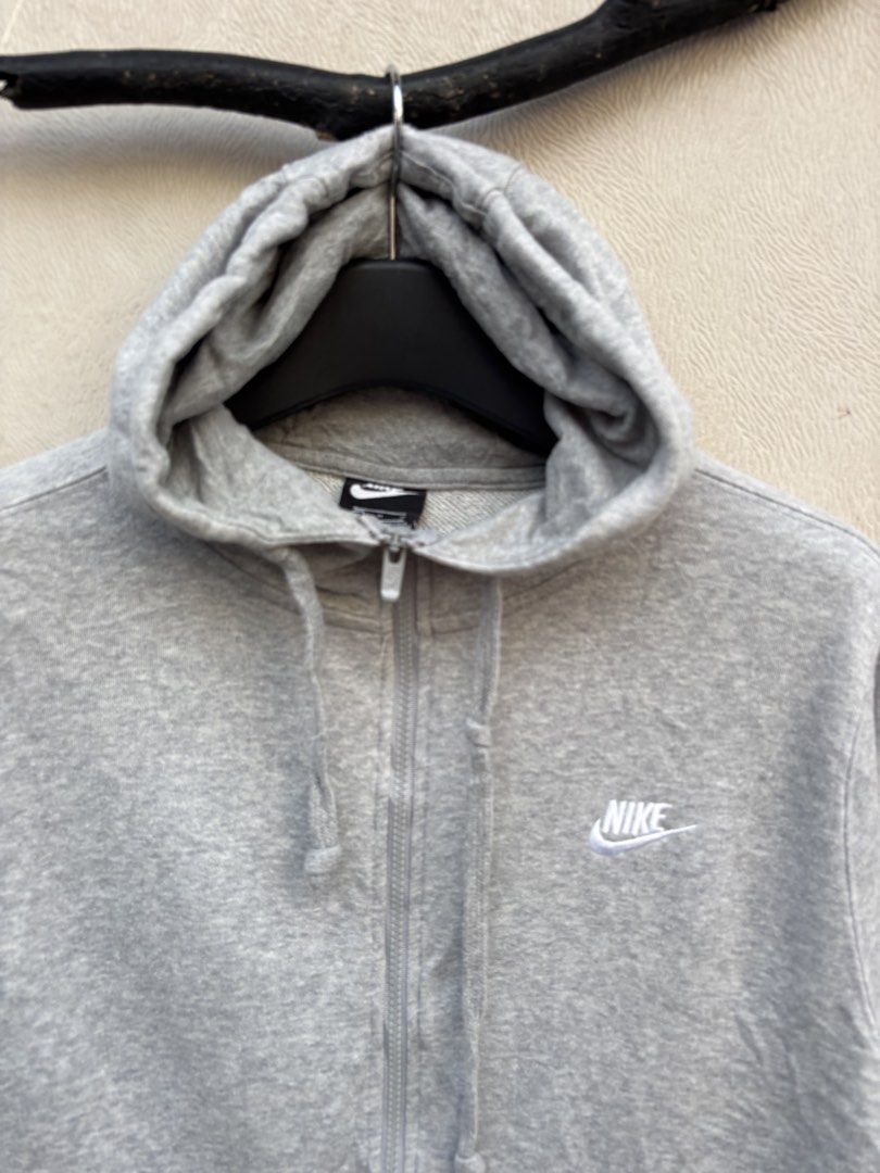 Nike Full Zip Hoodie (Category: Coats, Jackets and Outerwear) located in Baybay. Submitted by thrift.ed2023 (Listing ID 1470440435, Image 2). Description: Nike Full Zip Hoodie Medium to Large 21x24 No Issue Need Wash Good as New .