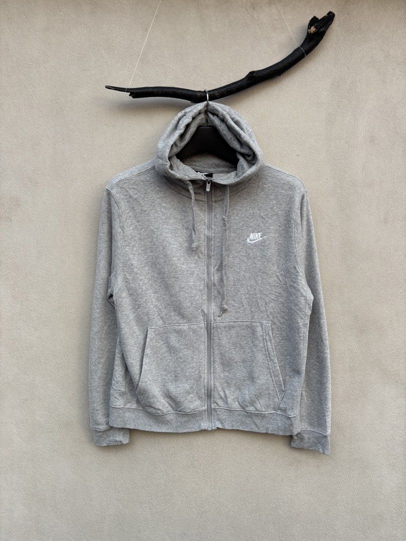 Nike Full Zip Hoodie (Category: Coats, Jackets and Outerwear) located in Baybay. Submitted by thrift.ed2023 (Listing ID 1470440435, Image 1). Description: Nike Full Zip Hoodie Medium to Large 21x24 No Issue Need Wash Good as New .