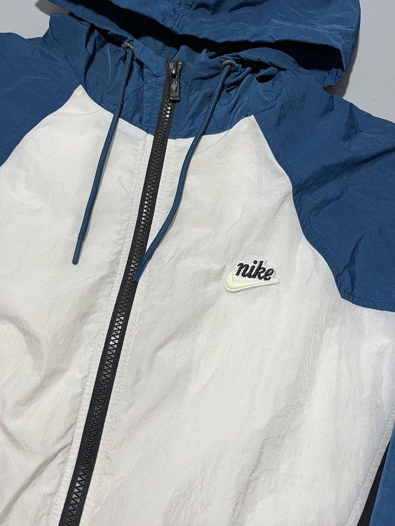 Nike Heritage Windrunner Woven Jacket (Category: Coats, Jackets and Outerwear) located in Caloocan City. Submitted by jvn_23 (Listing ID 1470459106, Image 3). Description: Nike Heritage Windrunner Woven Jacket Authentic/Legit💯 Excellent Condition 📍 No issue❗️ Color rate: 10/10📍 Dimes: 28” Length 25” Width Color may vary due to lighting. .