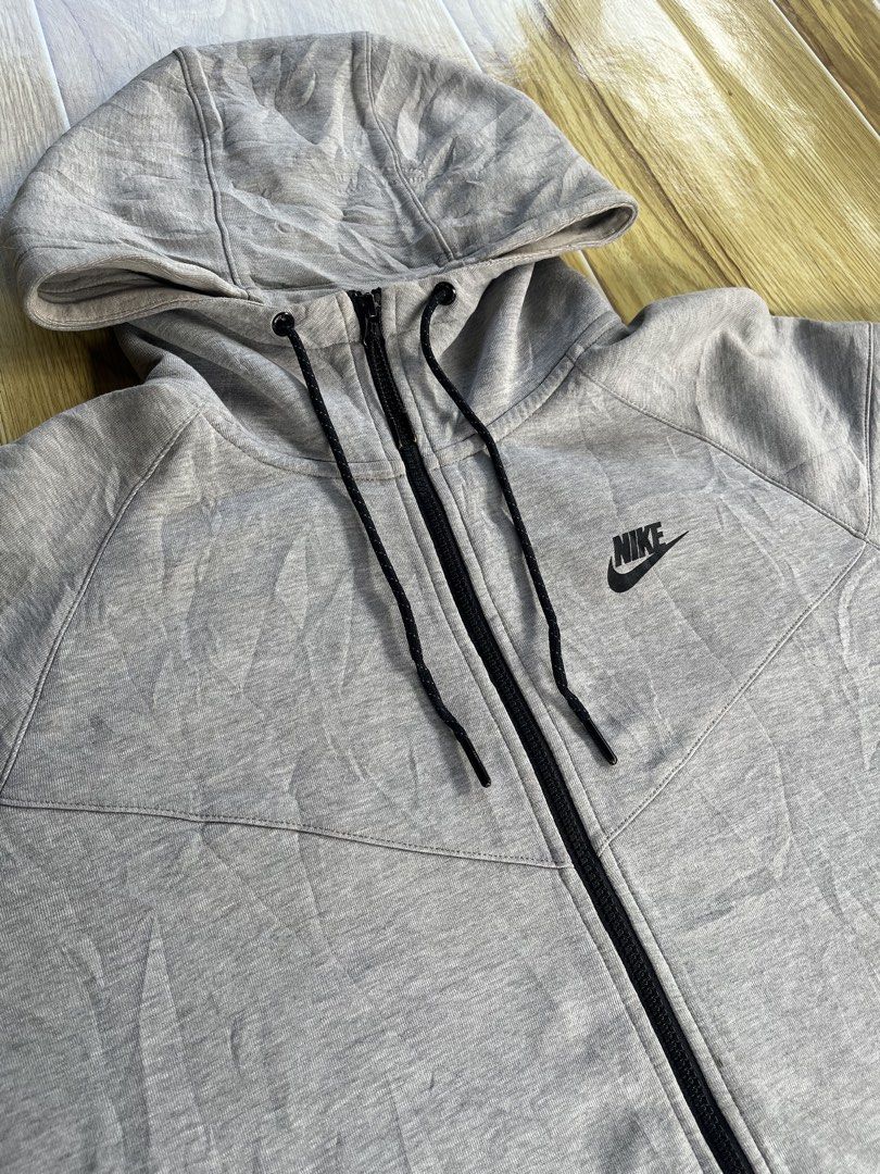 Nike hodie two way zipper (Category: Hoodies) located in Buenavista. Submitted by jamesthrift0001 (Listing ID 1470369584, Image 3). Description: .