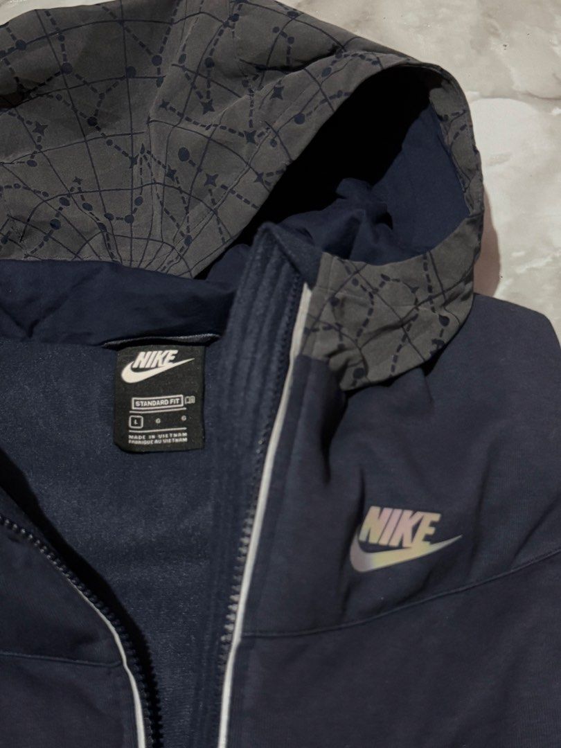 Nike hooded puffer vest (Category: Coats, Jackets and Outerwear) located in Quezon City. Submitted by pinkystrends.co (Listing ID 1470487972, Image 2). Description: .