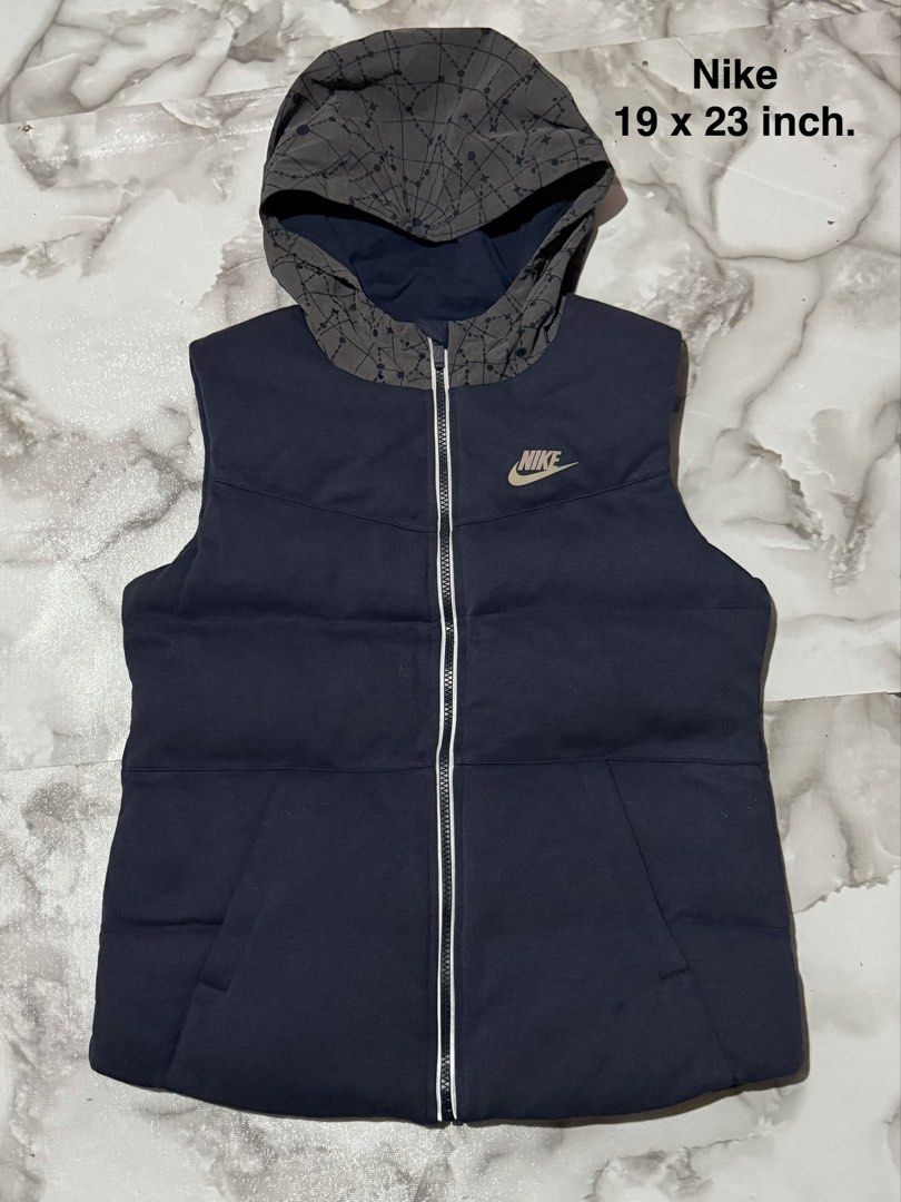 Nike hooded puffer vest (Category: Coats, Jackets and Outerwear) located in Quezon City. Submitted by pinkystrends.co (Listing ID 1470487972, Image 1). Description: .