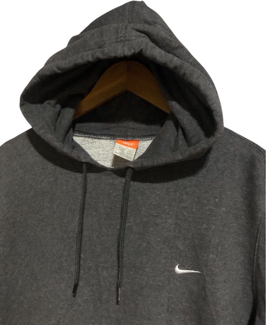 NIKE HOODIE (Category: Coats, Jackets and Outerwear) located in General Trias. Submitted by gracesabel55302 (Listing ID 1470463225, Image 1). Description: NIKE GRAY HOOD SIZE…LARGE WIDTH…24 LENGTH…28 .