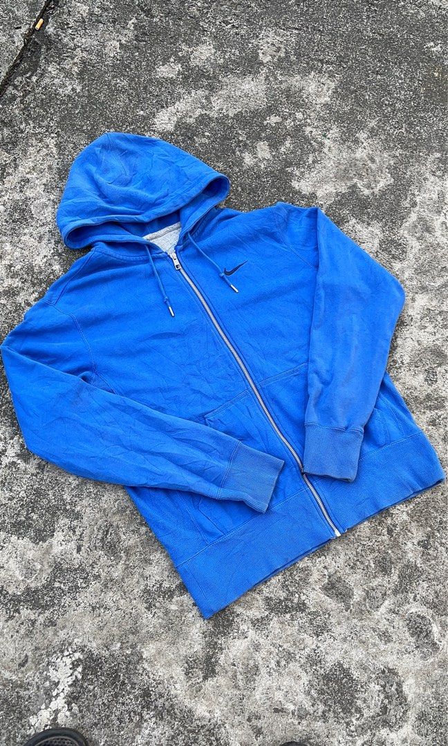 NIKE JACKET (Category: Coats, Jackets and Outerwear) located in Manila. Submitted by lycheee13 (Listing ID 1470505661, Image 1). Description: Size L Cavite loc.