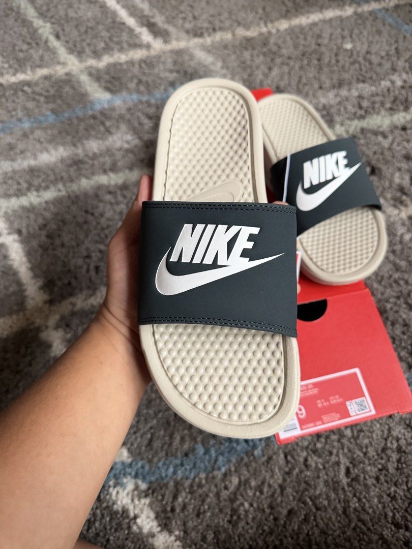 Nike Jdi Benassi (Category: Slippers & Slides) located in Bacoor. Submitted by robingueco (Listing ID 1470387427, Image 2). Description: Size 9/10/11.