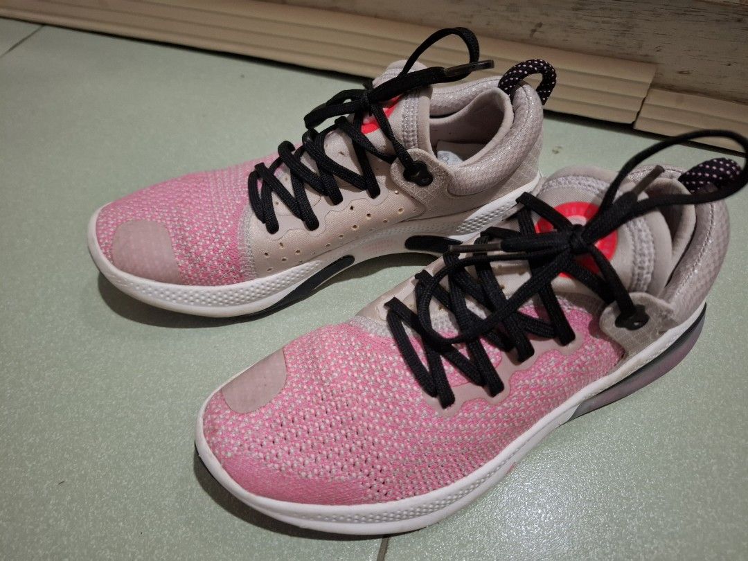 Nike Joyride Run Flyknit (Category: Sneakers) located in Bulacan. Submitted by jffonlineshop (Listing ID 1470452896, Image 2). Description: Good as new po.