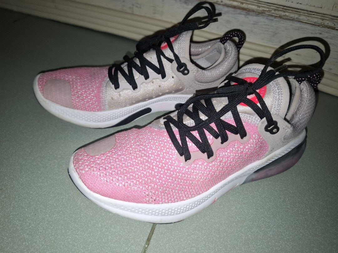 Nike Joyride Run Flyknit (Category: Sneakers) located in Bulacan. Submitted by jffonlineshop (Listing ID 1470452896, Image 3). Description: Good as new po.