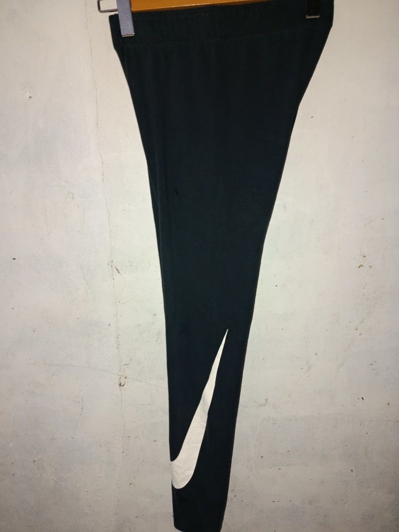 Nike Just Do It Leggings Black Size S (Category: Activewear) located in Nabunturan. Submitted by marmitoren42236 (Listing ID 1470395833, Image 1). Description: - Brand: Nike - Color: Black - Size: Small (S) - Made in Cambodia - Design: Large white swoosh graphic near the left ankle - Waistband: Wide elastic band with iconic 'Just Do It' text branding along the inside edge - Condition: Inner care label and size tag clearly intact.