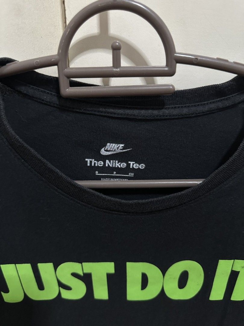 NIKE JUST DO IT PRELOVED SHIRT SMALL (Category: Tshirts & Polo Shirts ) located in Manila. Submitted by noblecrystal2026 (Listing ID 1470505859, Image 2). Description: preloved condition 10/10 no holes no damaged color: black rfs decluttering ships narionwide.
