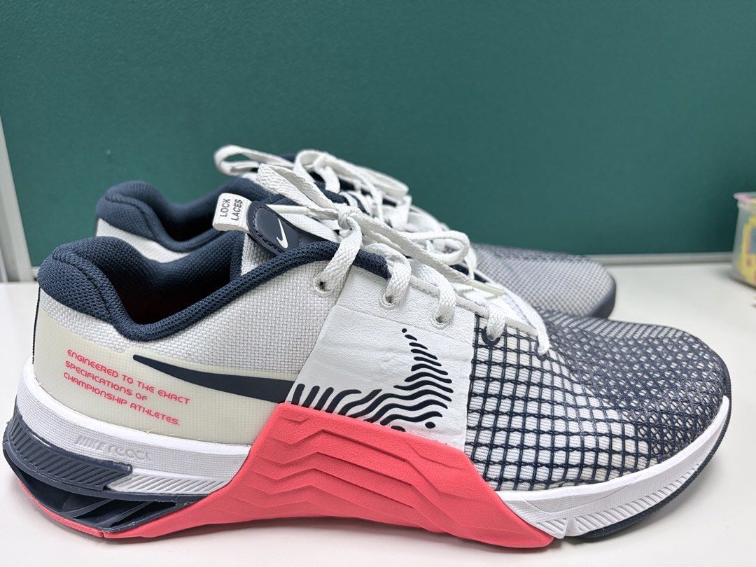 Nike Metcon 8 Training Shoes Size US 9 (Category: Sneakers) located in Mandaluyong City. Submitted by juliansthings (Listing ID 1470373216, Image 1). Description: - Brand/Model: Nike Metcon 8 trainers - Colorway: White, navy, and pink - Size: US 9 / EUR 42.5 - Performance: Cushioned React foam midsole with Hyperlift heel plate for ultimate stability - Durability: Grid mesh upper with reinforced side wraps for heavy lifting and cross-training - Co