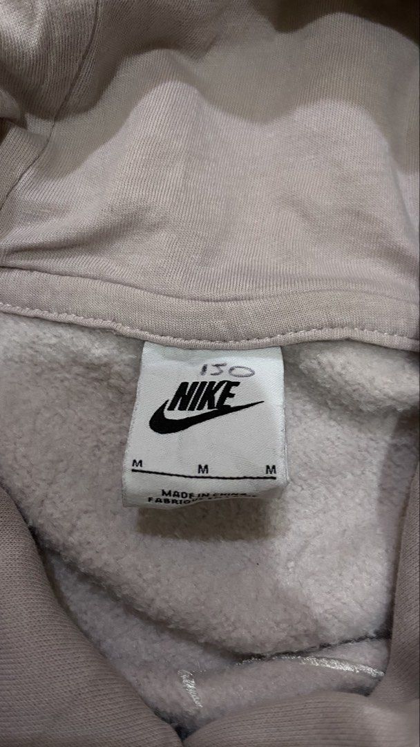 Nike mid swoosh jacket (Category: Coats, Jackets and Outerwear) located in Nagcarlan. Submitted by nsh.c (Listing ID 1470419200, Image 3). Description: Excellent condition Cr:9.8/10 Dimes:24X26 boxy fit No issue .