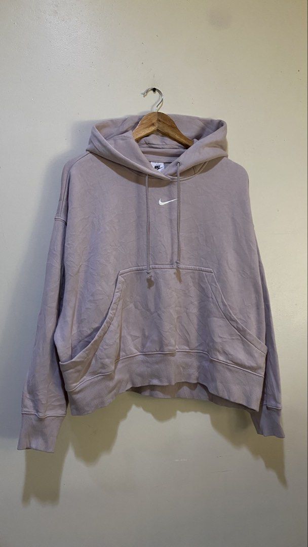 Nike mid swoosh jacket (Category: Coats, Jackets and Outerwear) located in Nagcarlan. Submitted by nsh.c (Listing ID 1470419200, Image 1). Description: Excellent condition Cr:9.8/10 Dimes:24X26 boxy fit No issue .
