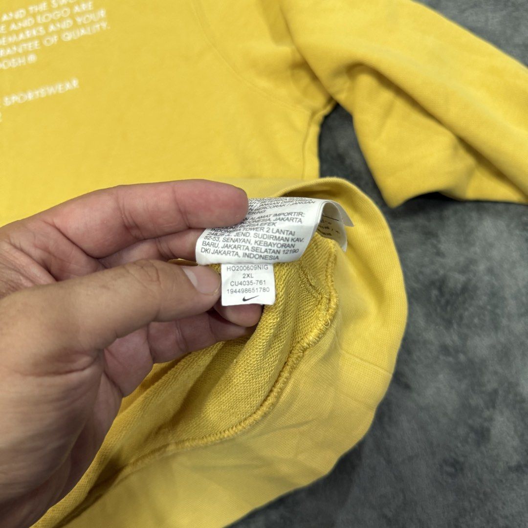 NIKE NSW DOUBLE SWOOSH CREW NECK (Category: Activewear) located in Santa Maria. Submitted by rarefindslt (Listing ID 1470520586, Image 3). Description: NIKE NSW DOUBLE SWOOSH CREW NECK (SWIPE LEFT FOR MORE DETAILS..) Size XXL on tag in solid good condition rate! complete tags for authenticity, solid yellow condition color rate, embroidered swoosh script on sleeve, double swoosh on other side, nike sportswear script, can pass as new! no issue.